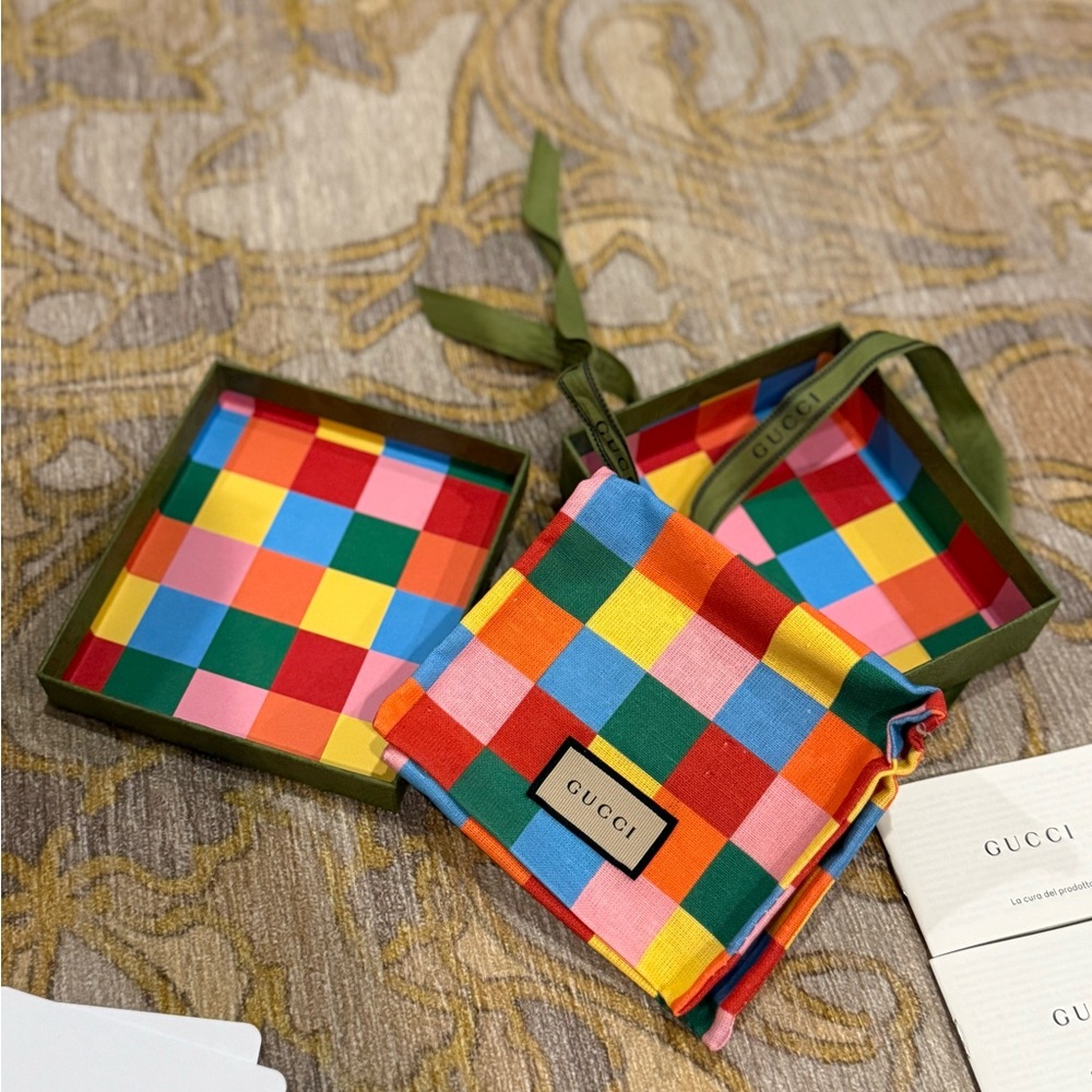 Gucci Gift Box Set with Pouch and Ribbon - Picture 7 of 11